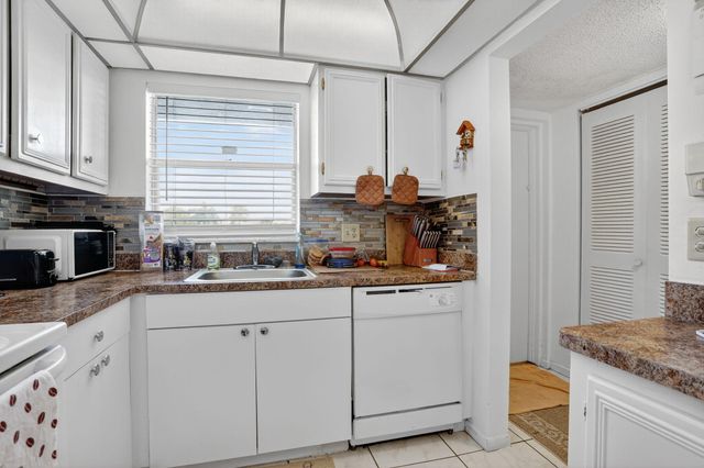 6650 Royal Palm Boulevard 203c, Margate, FL 33063