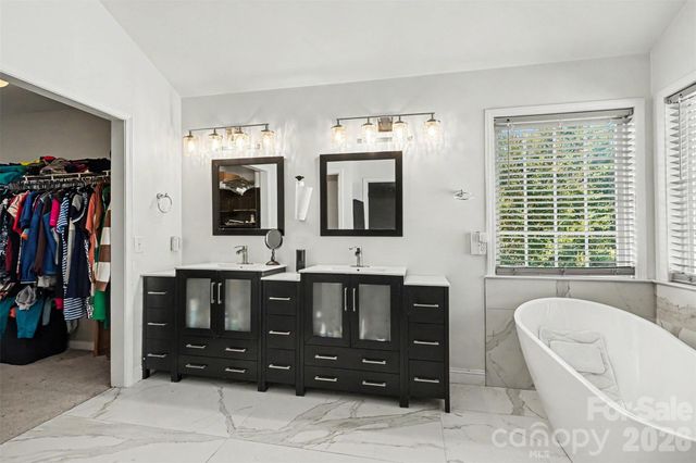 8021 Pelorus Lane, Charlotte, NC 28269