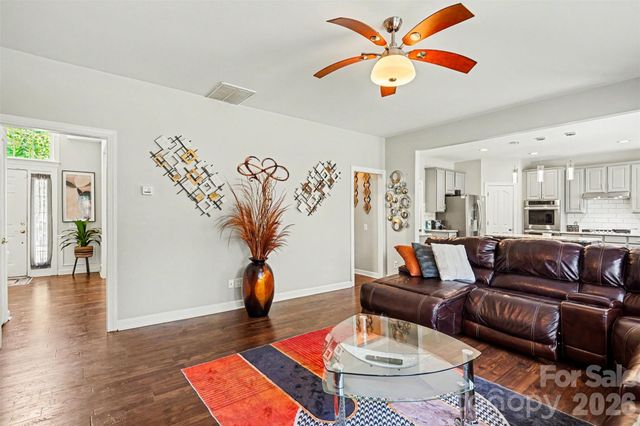 8021 Pelorus Lane, Charlotte, NC 28269
