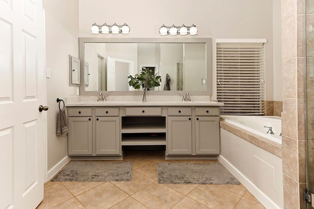 3 Pirouette, The Woodlands, TX 77382