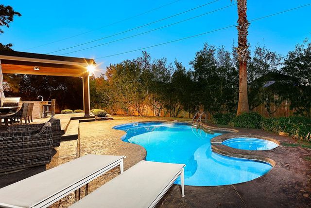 3 Pirouette, The Woodlands, TX 77382