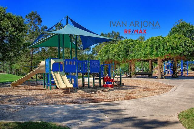 3 Pirouette, The Woodlands, TX 77382