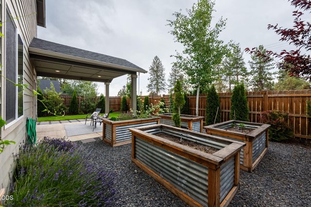 21241 SE Golden Market Lane, Bend, OR 97702