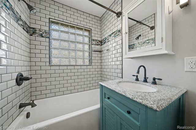 28425 Alger Boulevard, Madison Heights, MI 48071