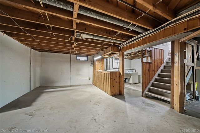 28425 Alger Boulevard, Madison Heights, MI 48071