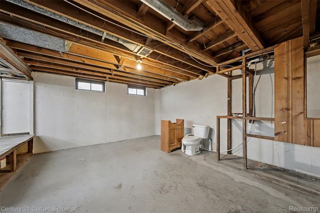 28425 Alger Boulevard, Madison Heights, MI 48071