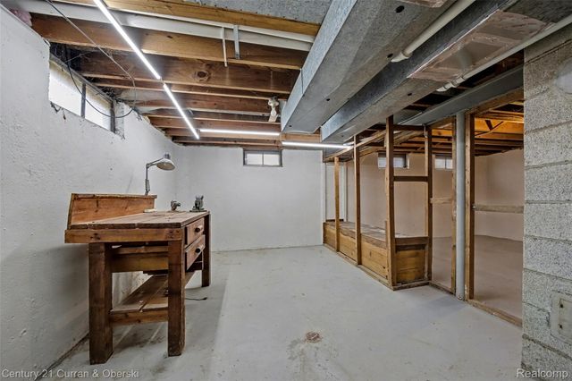 28425 Alger Boulevard, Madison Heights, MI 48071