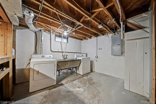 28425 Alger Boulevard, Madison Heights, MI 48071