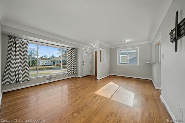 28425 Alger Boulevard, Madison Heights, MI 48071