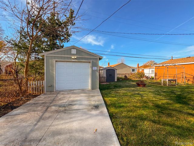 28425 Alger Boulevard, Madison Heights, MI 48071