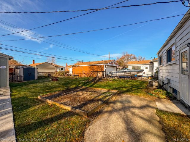 28425 Alger Boulevard, Madison Heights, MI 48071