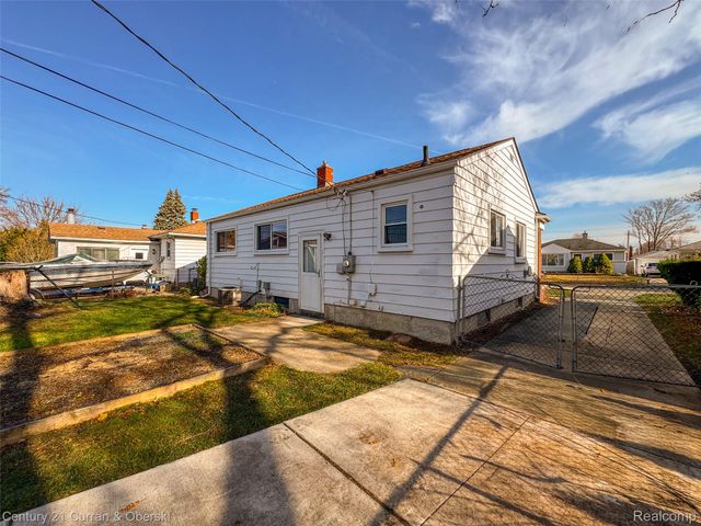 28425 Alger Boulevard, Madison Heights, MI 48071