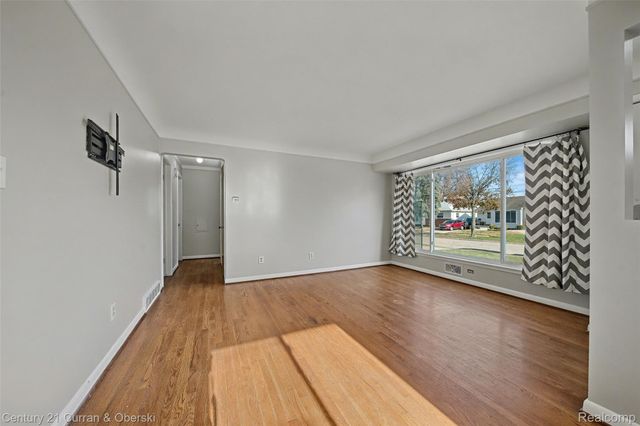 28425 Alger Boulevard, Madison Heights, MI 48071