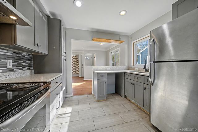 28425 Alger Boulevard, Madison Heights, MI 48071