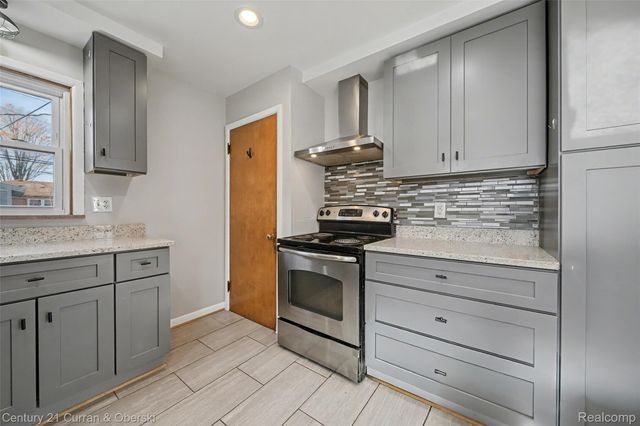 28425 Alger Boulevard, Madison Heights, MI 48071