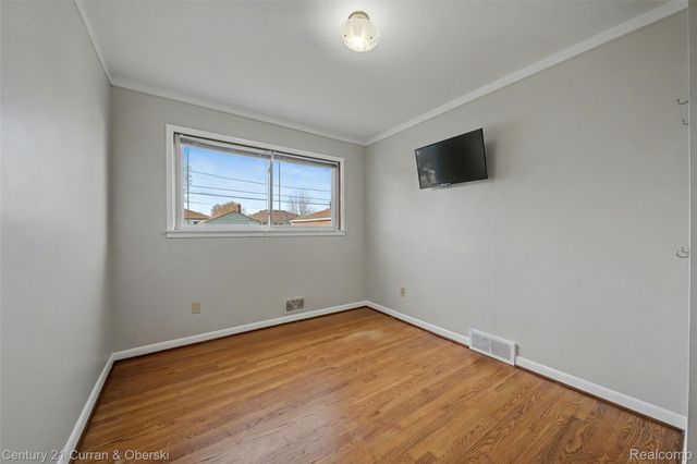 28425 Alger Boulevard, Madison Heights, MI 48071