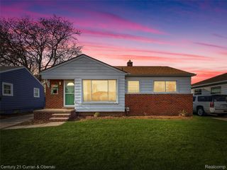 28425 Alger Boulevard, Madison Heights, MI 48071