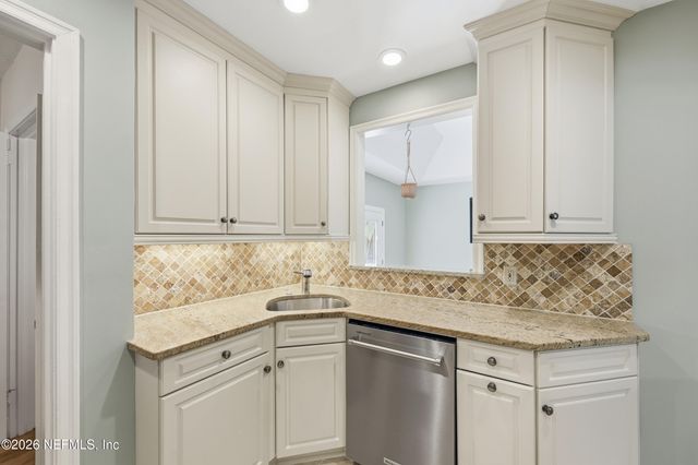 2954 IROQUOIS Avenue, Jacksonville, FL 32210