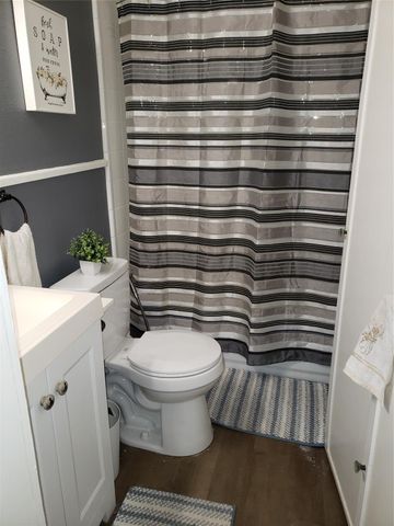 712 E Lobit Street, Baytown, TX 77520