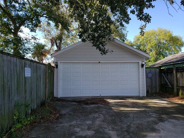 712 E Lobit Street, Baytown, TX 77520