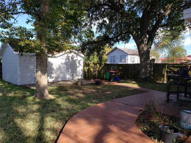 712 E Lobit Street, Baytown, TX 77520