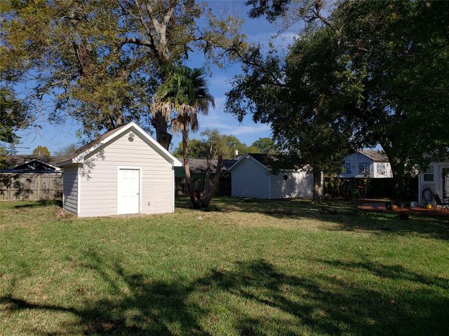 712 E Lobit Street, Baytown, TX 77520