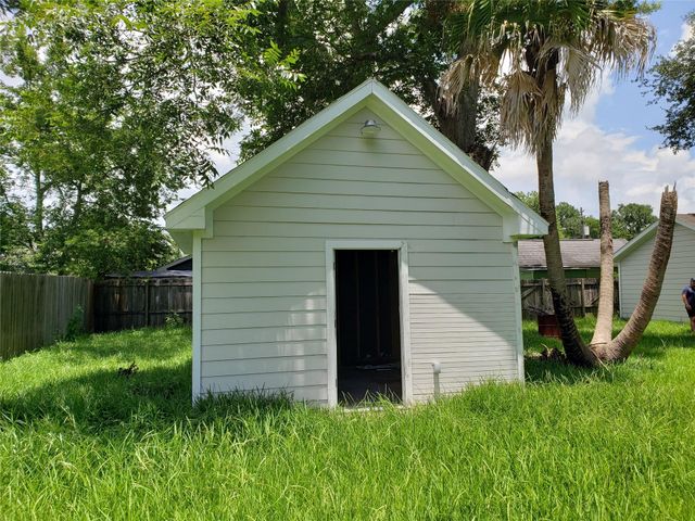 712 E Lobit Street, Baytown, TX 77520