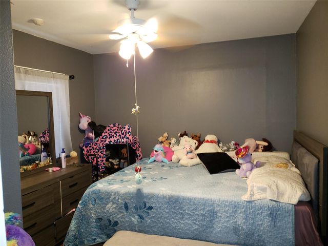 712 E Lobit Street, Baytown, TX 77520