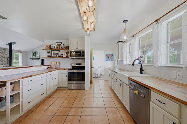 905 Crawford Road, Sadler, TX 76264