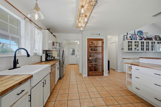 905 Crawford Road, Sadler, TX 76264