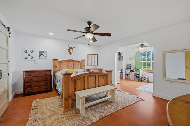 905 Crawford Road, Sadler, TX 76264