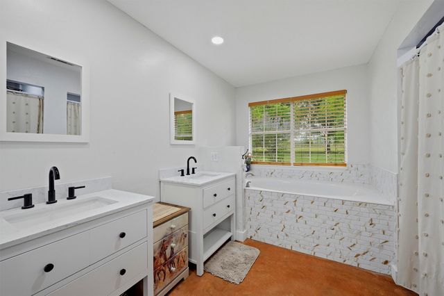 905 Crawford Road, Sadler, TX 76264