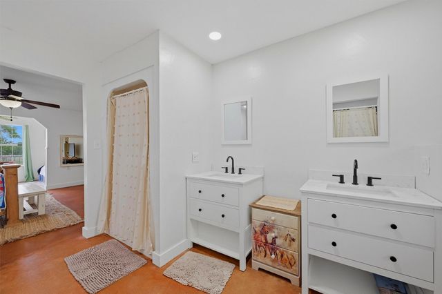905 Crawford Road, Sadler, TX 76264