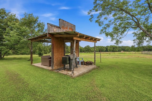 905 Crawford Road, Sadler, TX 76264
