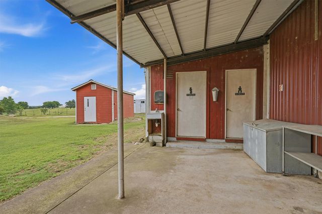 905 Crawford Road, Sadler, TX 76264