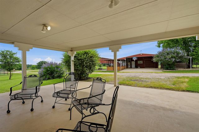 905 Crawford Road, Sadler, TX 76264