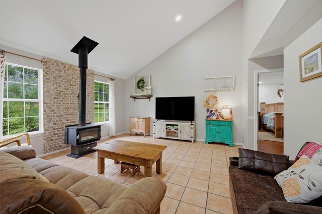 905 Crawford Road, Sadler, TX 76264
