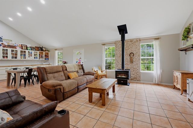 905 Crawford Road, Sadler, TX 76264