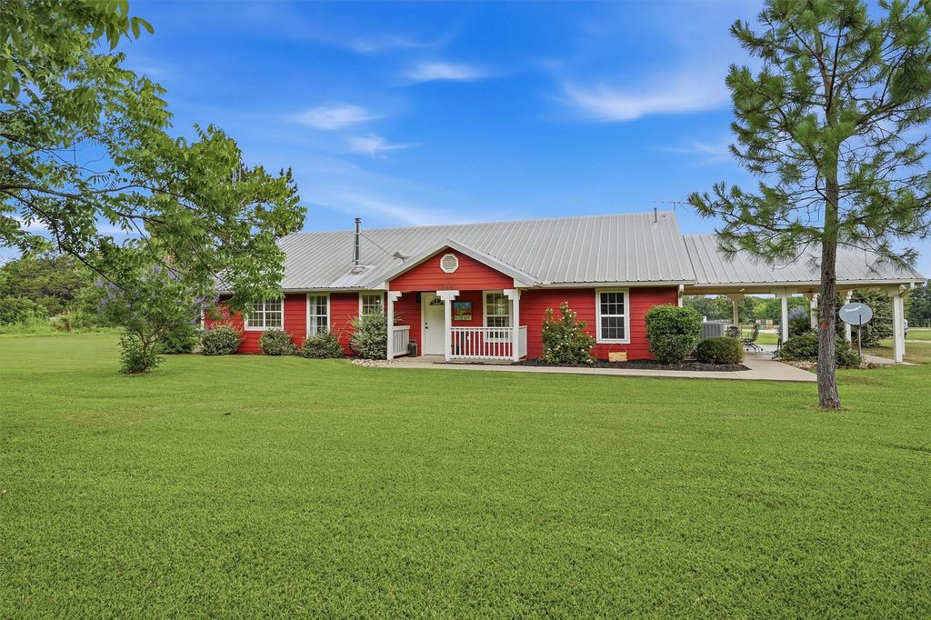 905 Crawford Road, Sadler, TX 76264