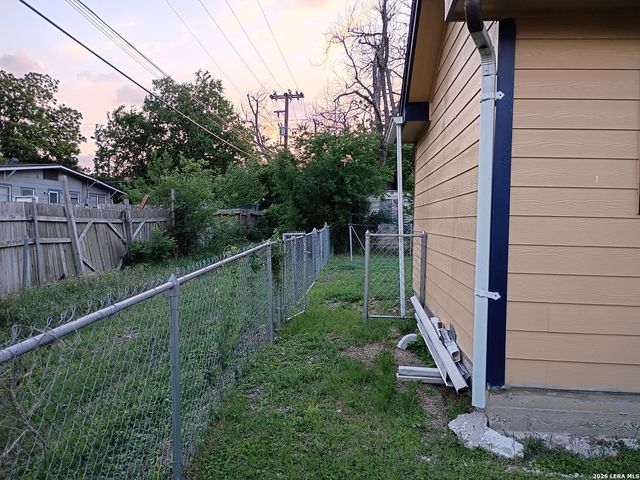350 PILGRIM DR, San Antonio, TX 78213
