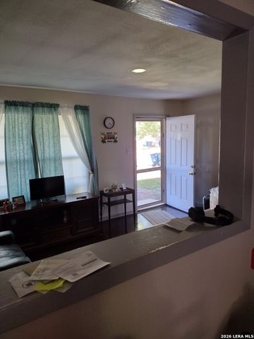 350 PILGRIM DR, San Antonio, TX 78213