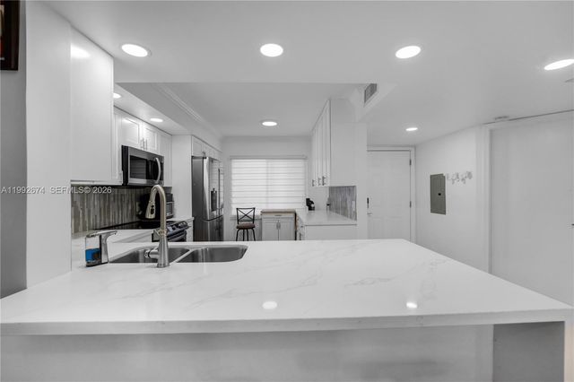 850 SW 138th Ave 111D, Pembroke Pines, FL 33027