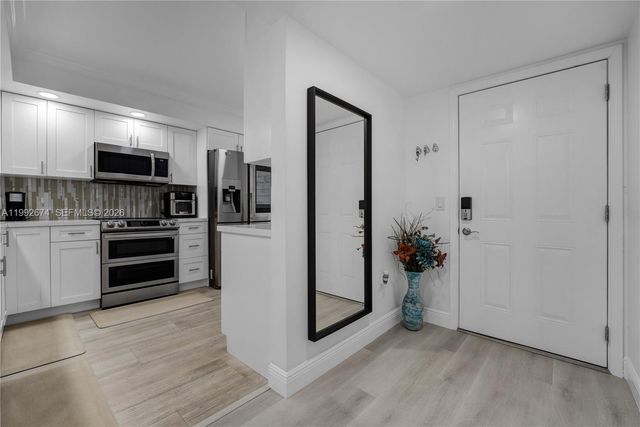 850 SW 138th Ave 111D, Pembroke Pines, FL 33027