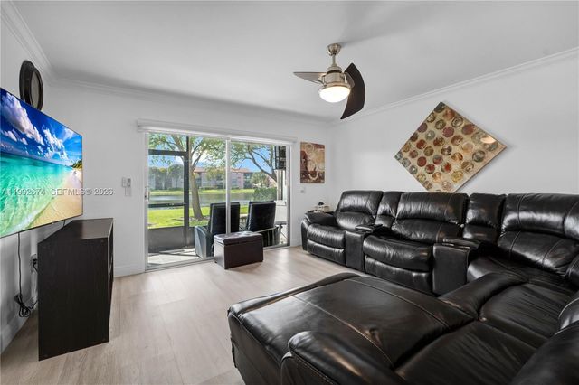 850 SW 138th Ave 111D, Pembroke Pines, FL 33027