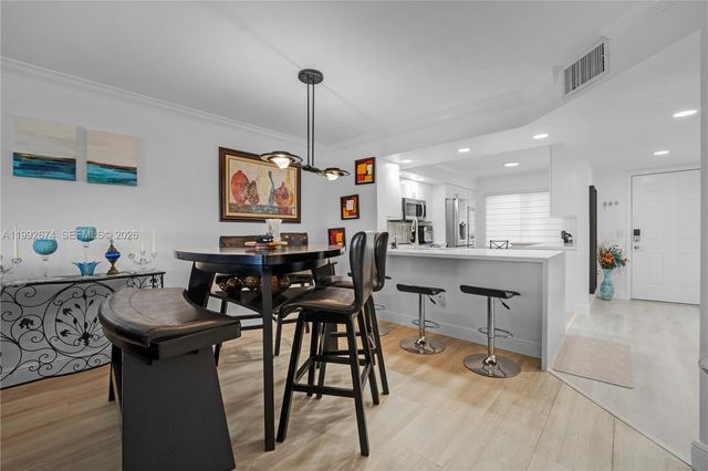 850 SW 138th Ave 111D, Pembroke Pines, FL 33027