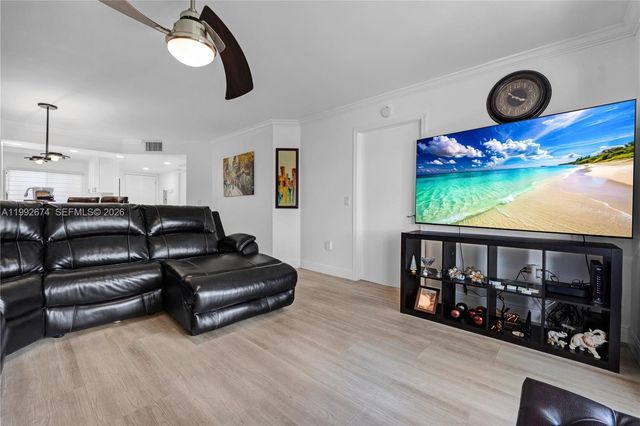 850 SW 138th Ave 111D, Pembroke Pines, FL 33027