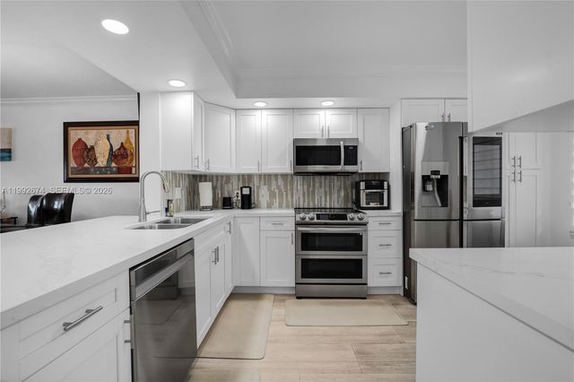 850 SW 138th Ave 111D, Pembroke Pines, FL 33027