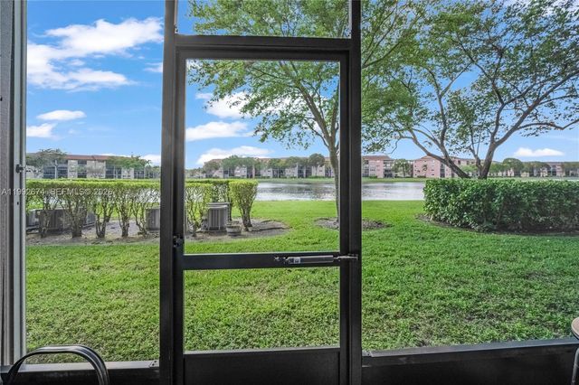 850 SW 138th Ave 111D, Pembroke Pines, FL 33027