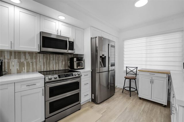 850 SW 138th Ave 111D, Pembroke Pines, FL 33027