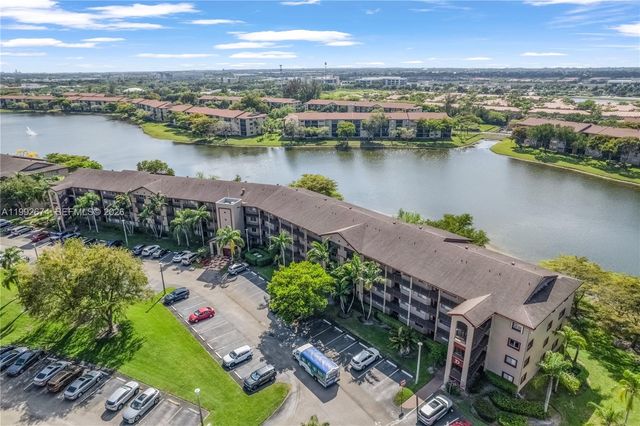 850 SW 138th Ave 111D, Pembroke Pines, FL 33027